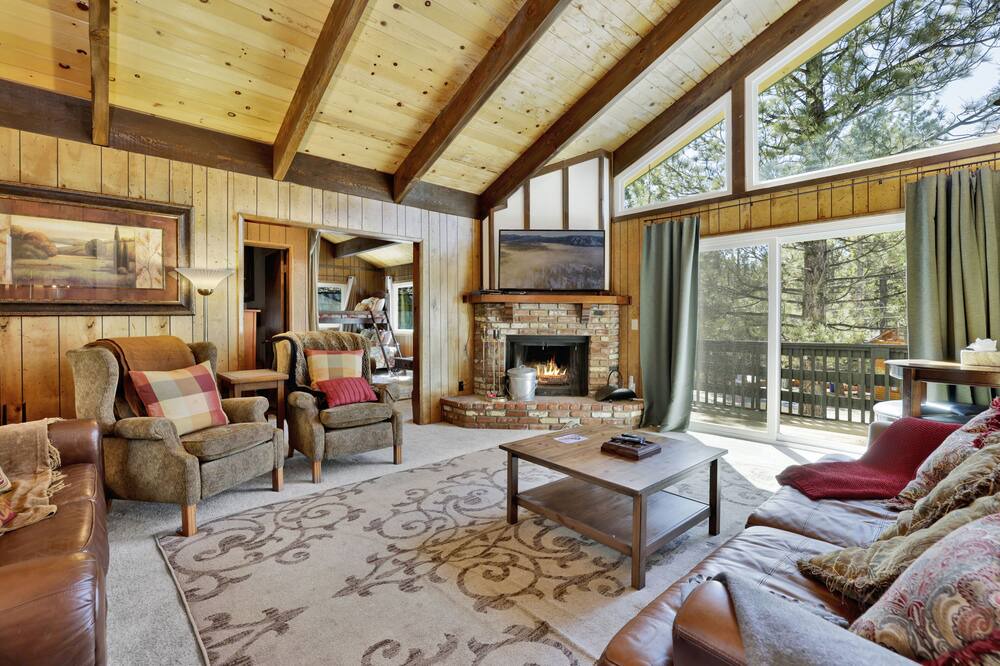 Fox Farm Cabin | Rustic Retreat Big Bear~Central Fox Farm Chalet~