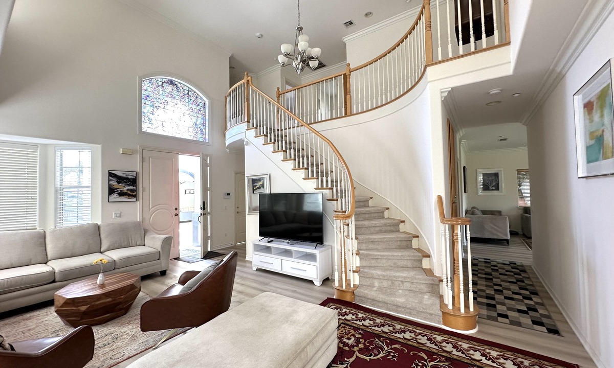 San Gabriel Villa | W-5 R/4.5 B large house