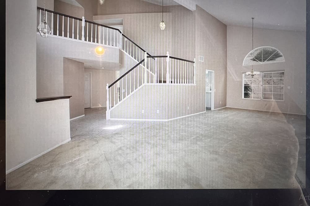 Estates at Canyon Crest House | 3 min to UCR/1 Mile, Close House or Nice Rooms for Rent.