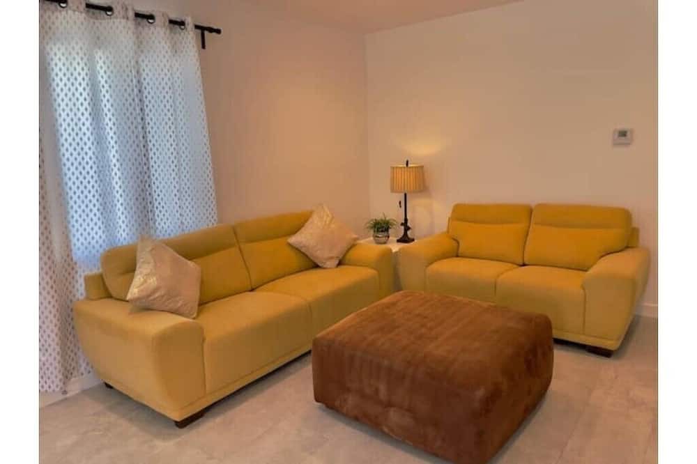 Santa Ana House | Grand 3BR/2BA House Central OC