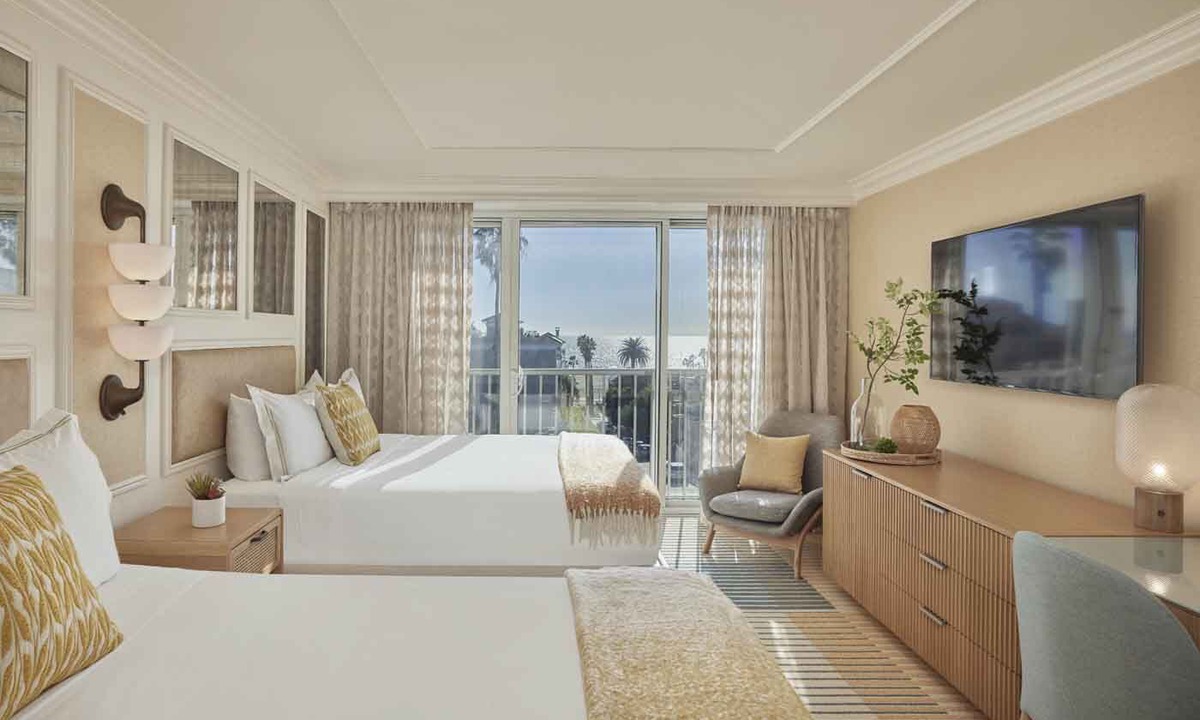 Downtown House | Indulge in Opulent Comfort! 4 Convenient Units, Pet-friendly, Outdoor Pool