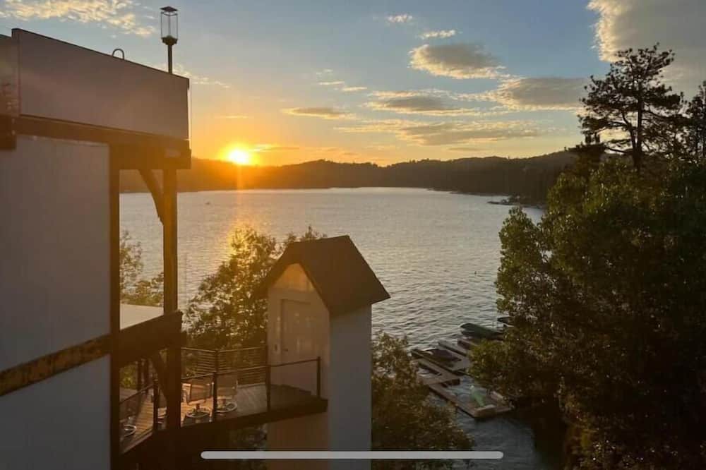 Cedar Glen Cabin | Lake/Snow Views, Fireplace, Hot Tub, Game Room/Arcade, +Pets