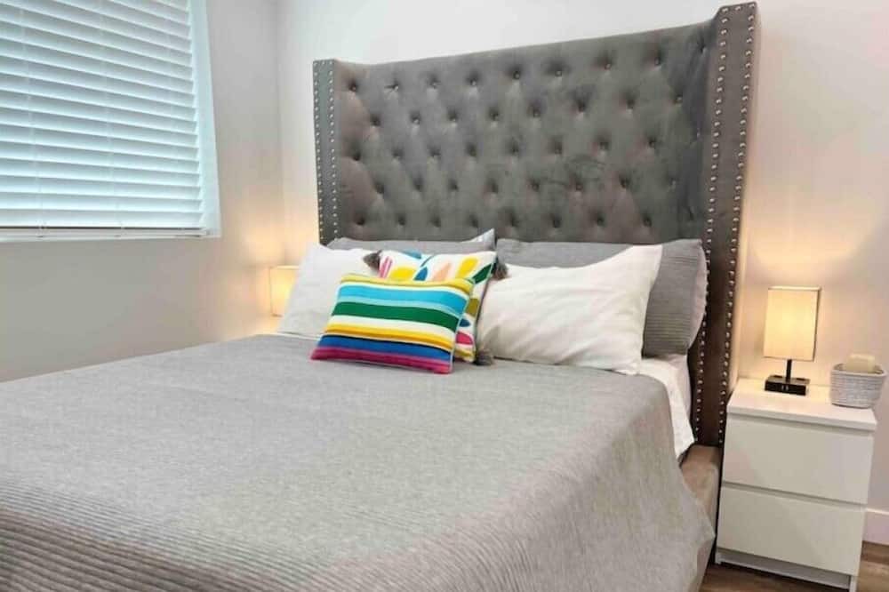 Canoga Park House | Modern fully remodeled house near Topanga Mall