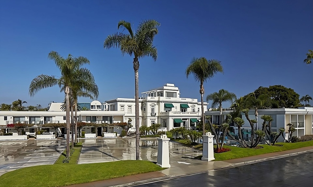 Coronado House | Vacation At its Finest! 3 Units, Beach Access! Close to Seaport Village