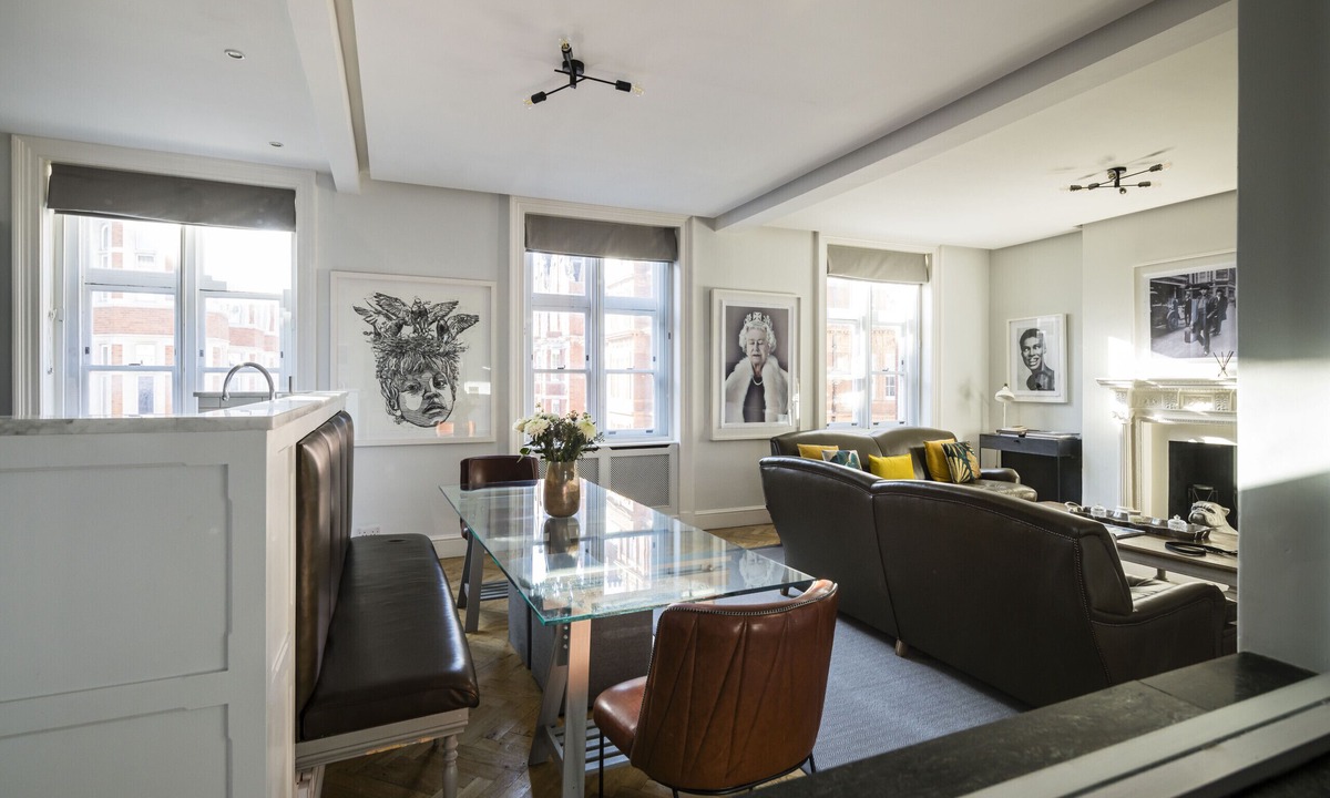 City of Westminster Apartment | Luxurious Mayfair Home by Hyde Park