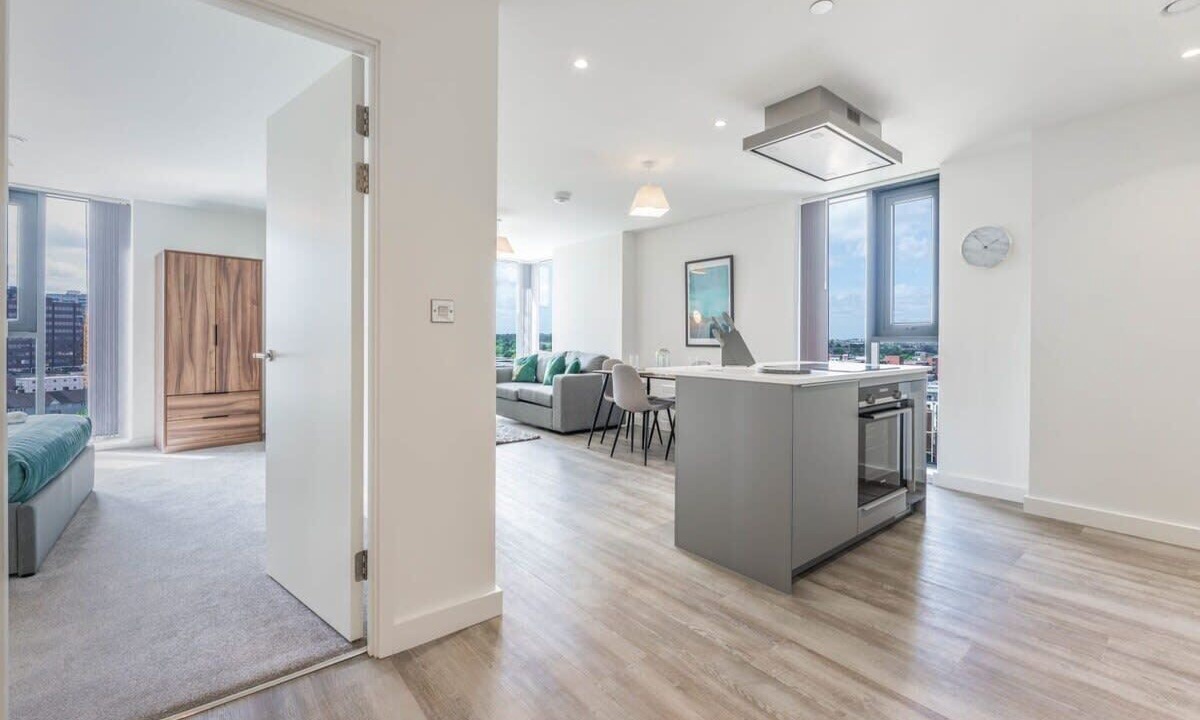 The Westside Apartment | Contemporary 2 Bed Apartment in Central Birmingham