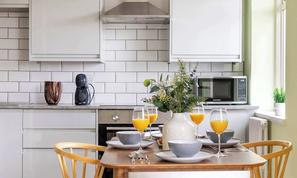Lancaster Gate Apartment | Bright and Spacious 1BR Overlooking Hyde Park
