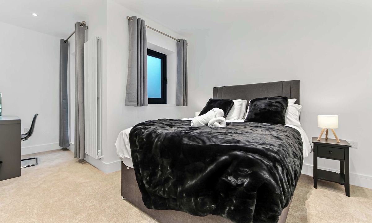 Addiscombe Apartment | Modern 2 Bedroom Stay, Balcony, East Croydon