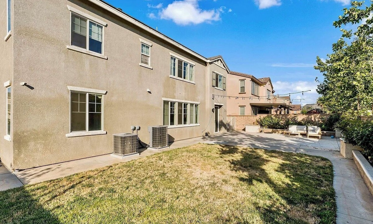 Palmdale House | 3-bedroom princess house in superb Palmdale with AC,. Enjoy your stay low rent