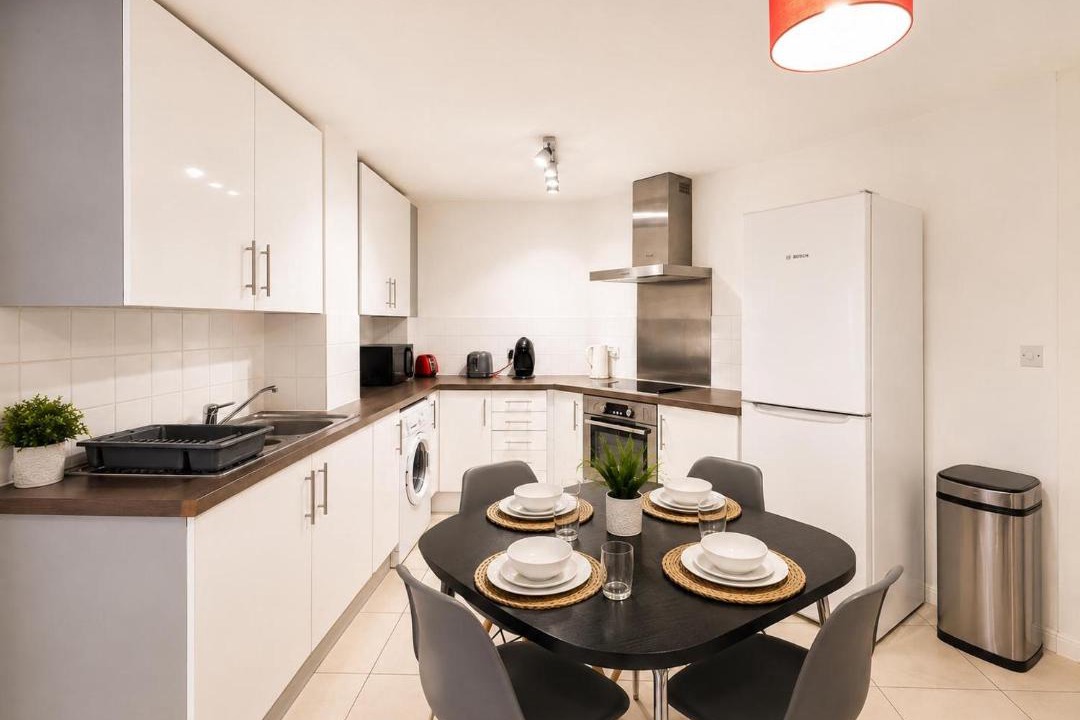 Vauxhall Apartment | Zone 1 , 2 Bed Apt , Tube Station 2 Mins Walk , Ideal For Leisure , Families , Contractors Stays , Weekly Offers , Sleeps 4