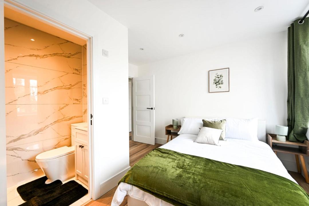 Hampton Wick Apartment | Historic 2-Bed Hideaway Near Hampton Court Palace