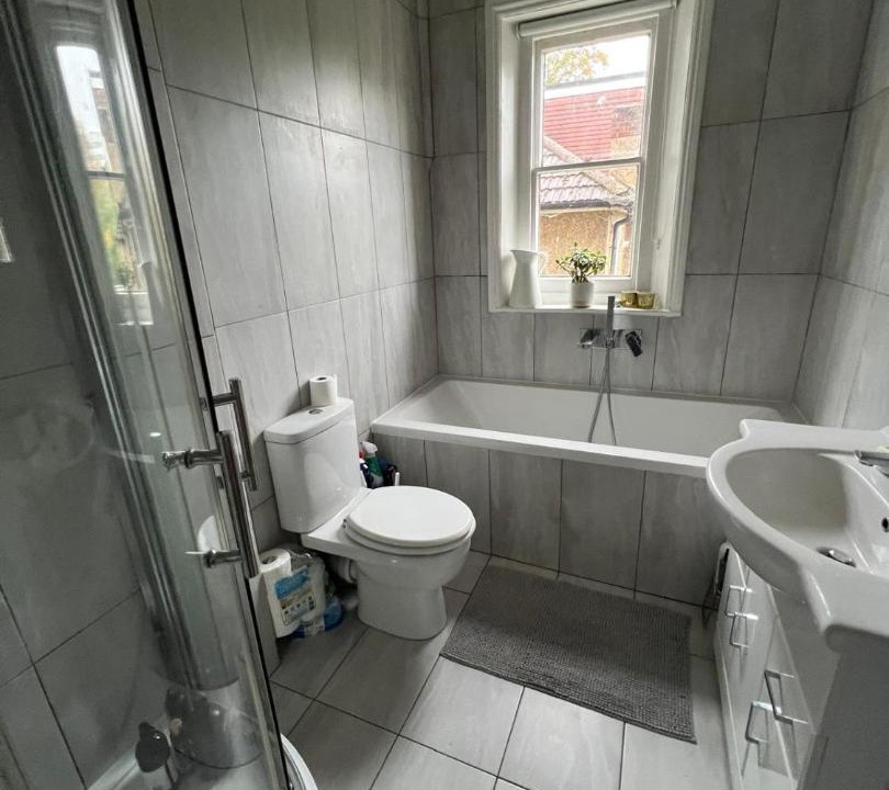 Lee Green House | Stylish Bright Double Room with Fast Wi-Fi, 17 min to Central London, Free Parking, Easy Access to O2, Canary Wharf, Gatwick and Luton Airports and Stansted Airport