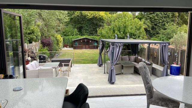 Greenwich House | A deluxe double room with ensuite shower bath room or upgrade to a Cosy double room and private shower room just a 2 minute walk to Train station
