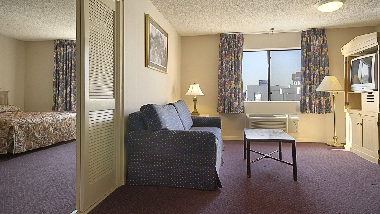 Photo of Livingroom in Wilshire