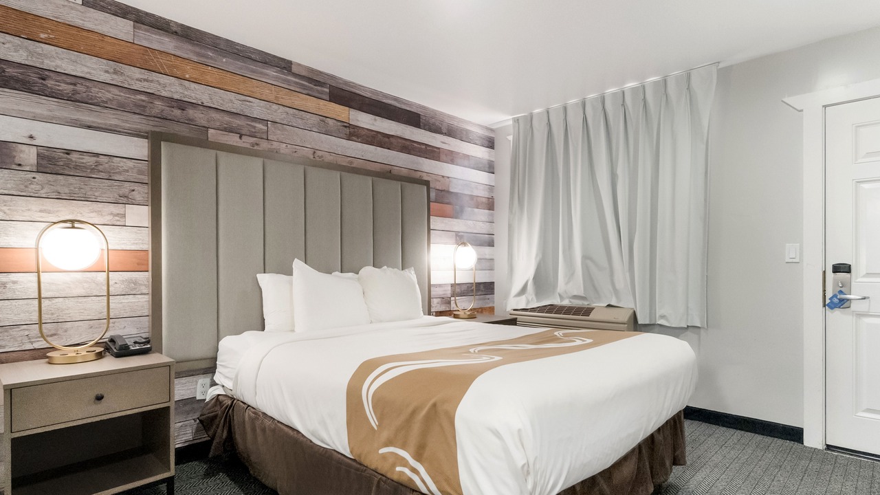 Photo of Bedroom in Lakeside Park