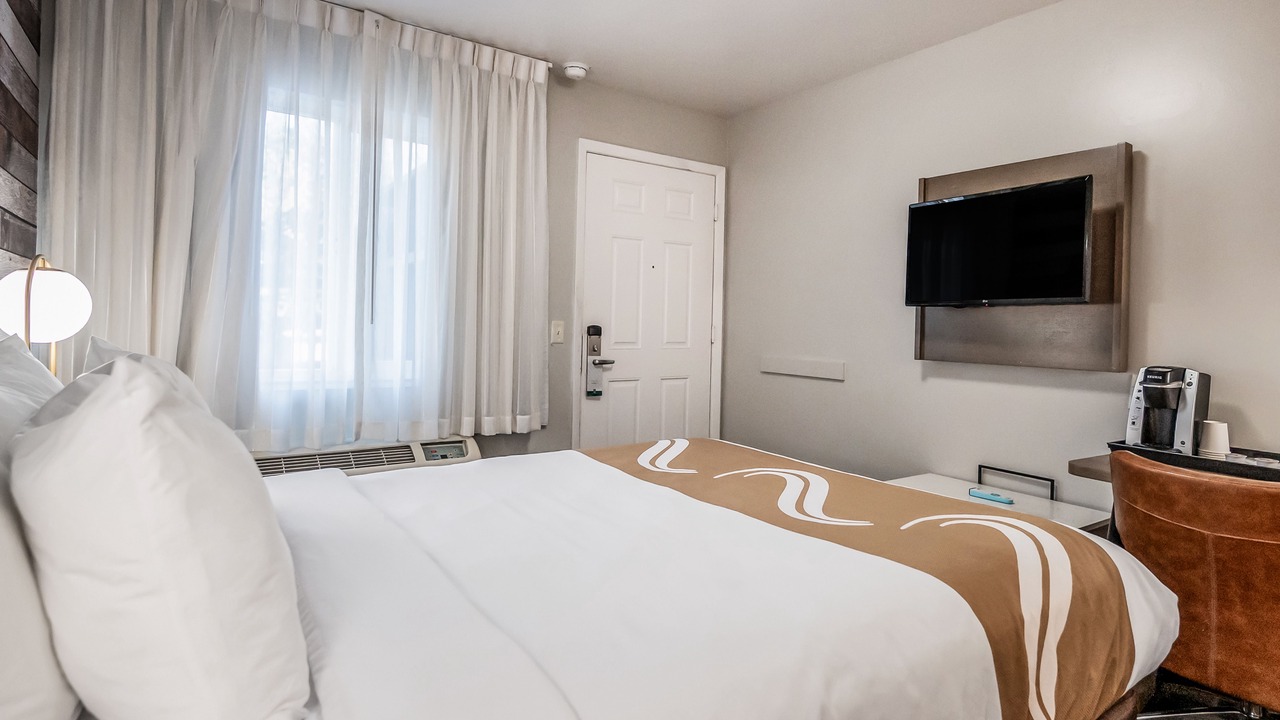 Photo of Bedroom in Lakeside Park