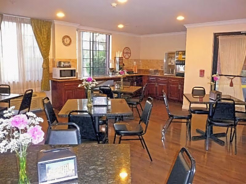 Photo of Livingroom in Mid Central
