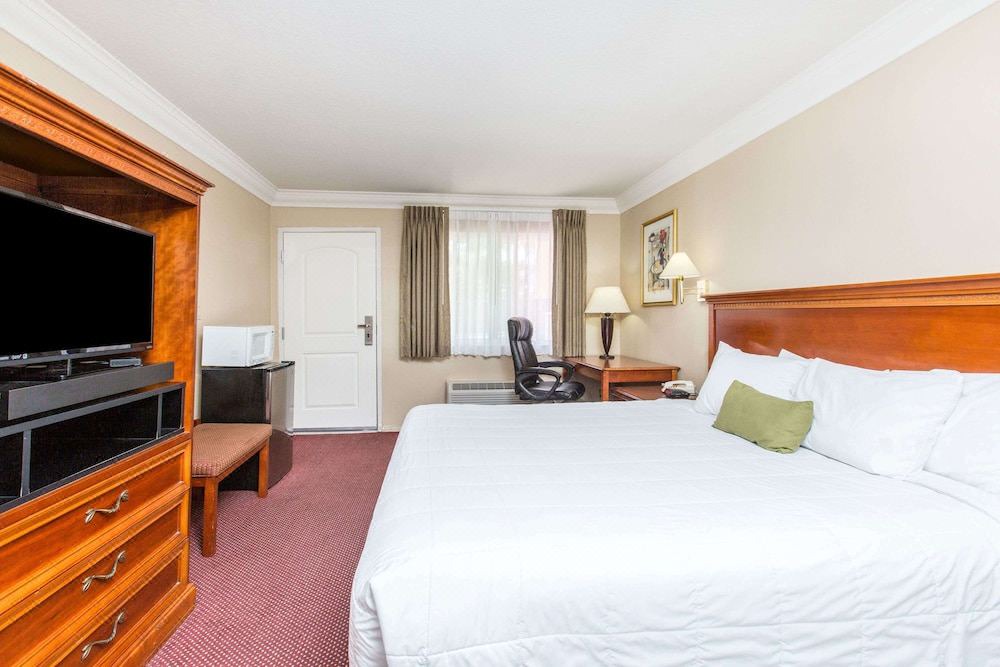 Photo of Bedroom in Duarte