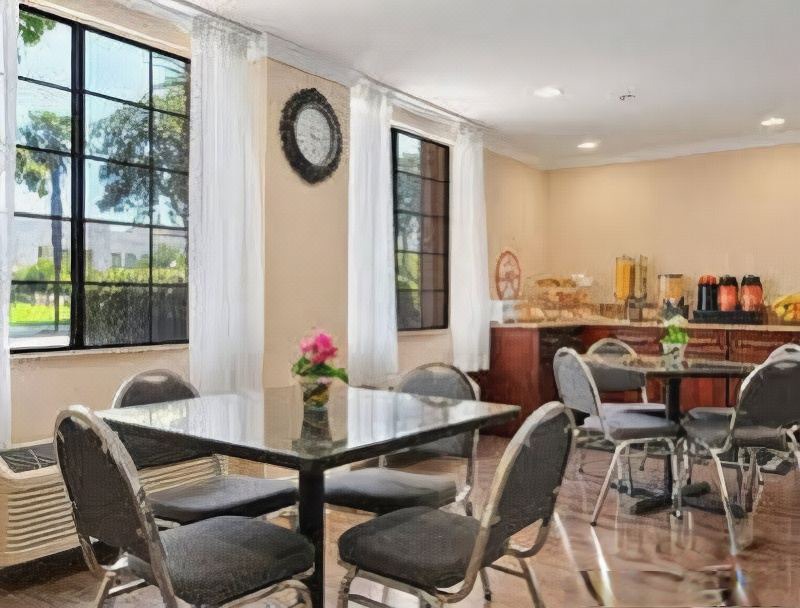 Photo of Livingroom in Mid Central