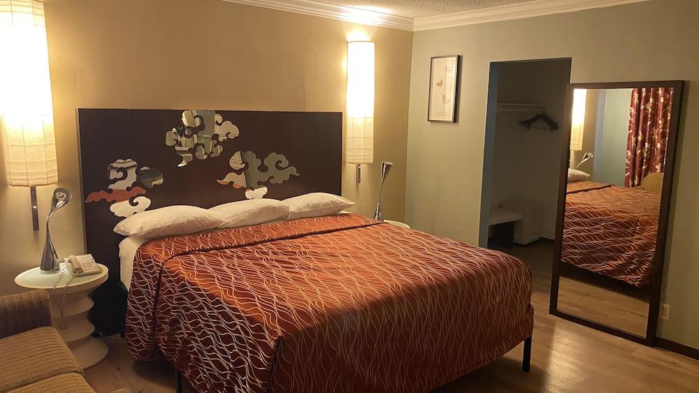 Photo of Bedroom in Orange