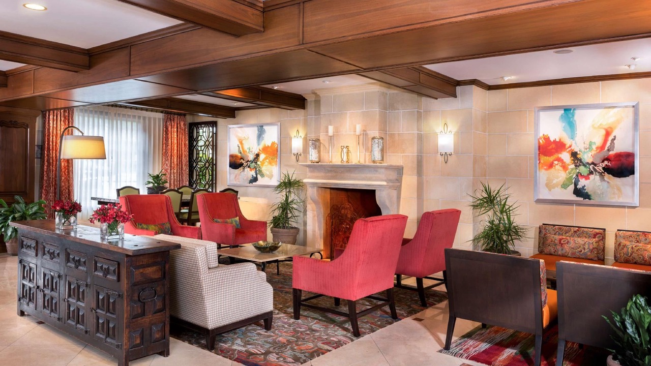 Photo of Livingroom in Platinum Triangle