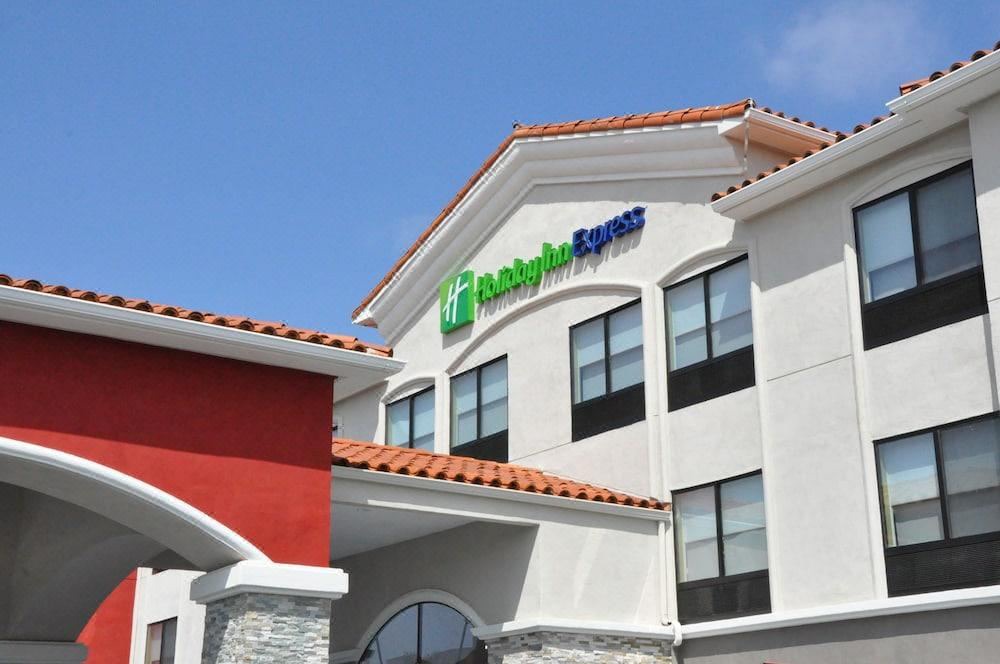 Photo of Buildings in Lake Forest