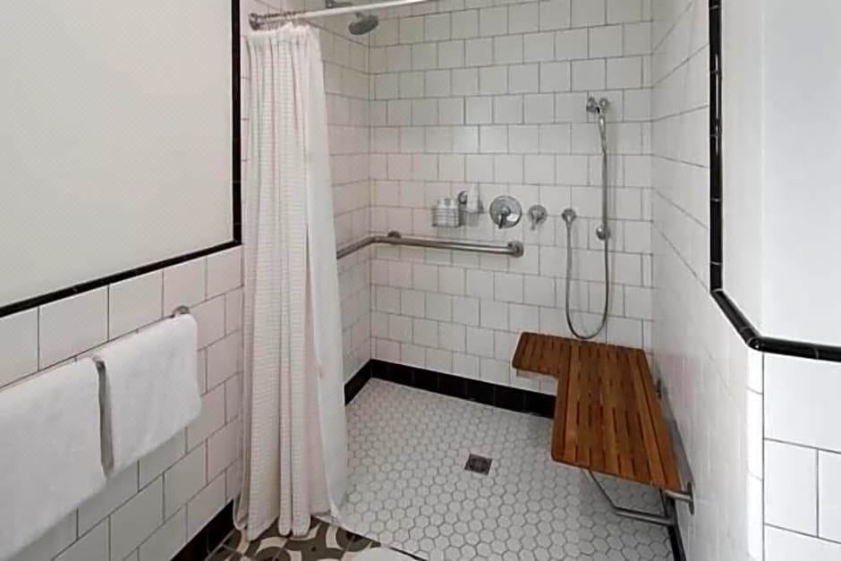 Photo of Bathroom in Golden Rectangle
