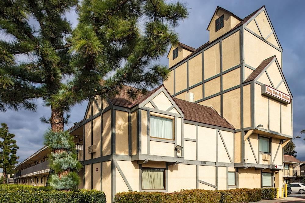 Photo of Buildings in Tustin