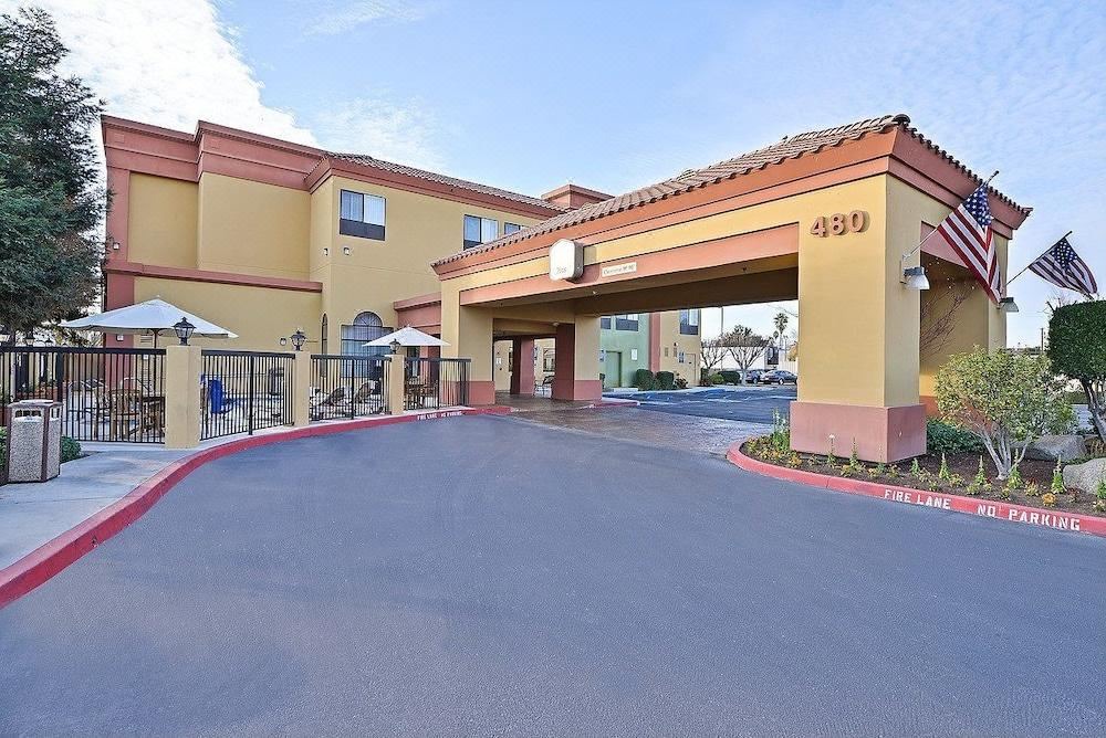 Photo of Buildings in Raisin