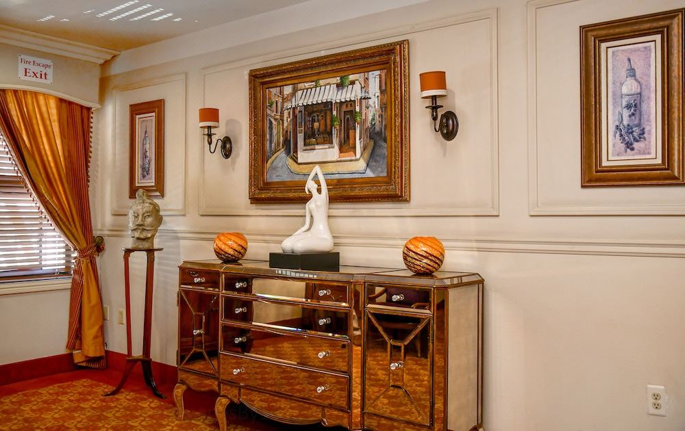 Photo of Livingroom in Downtown