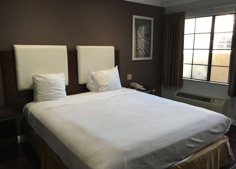 Photo of Bedroom in East Manhattan Beach