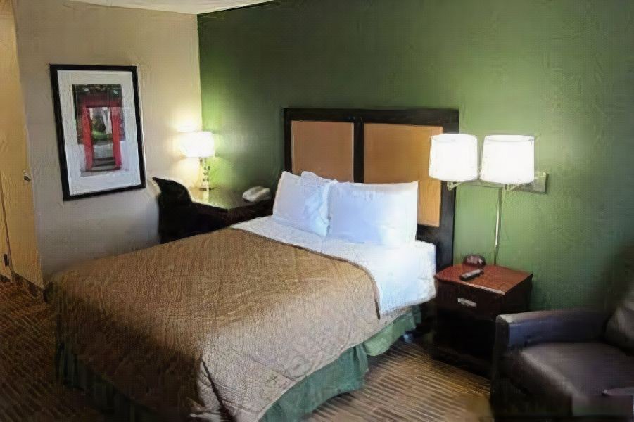 Photo of Bedroom in Lake Forest