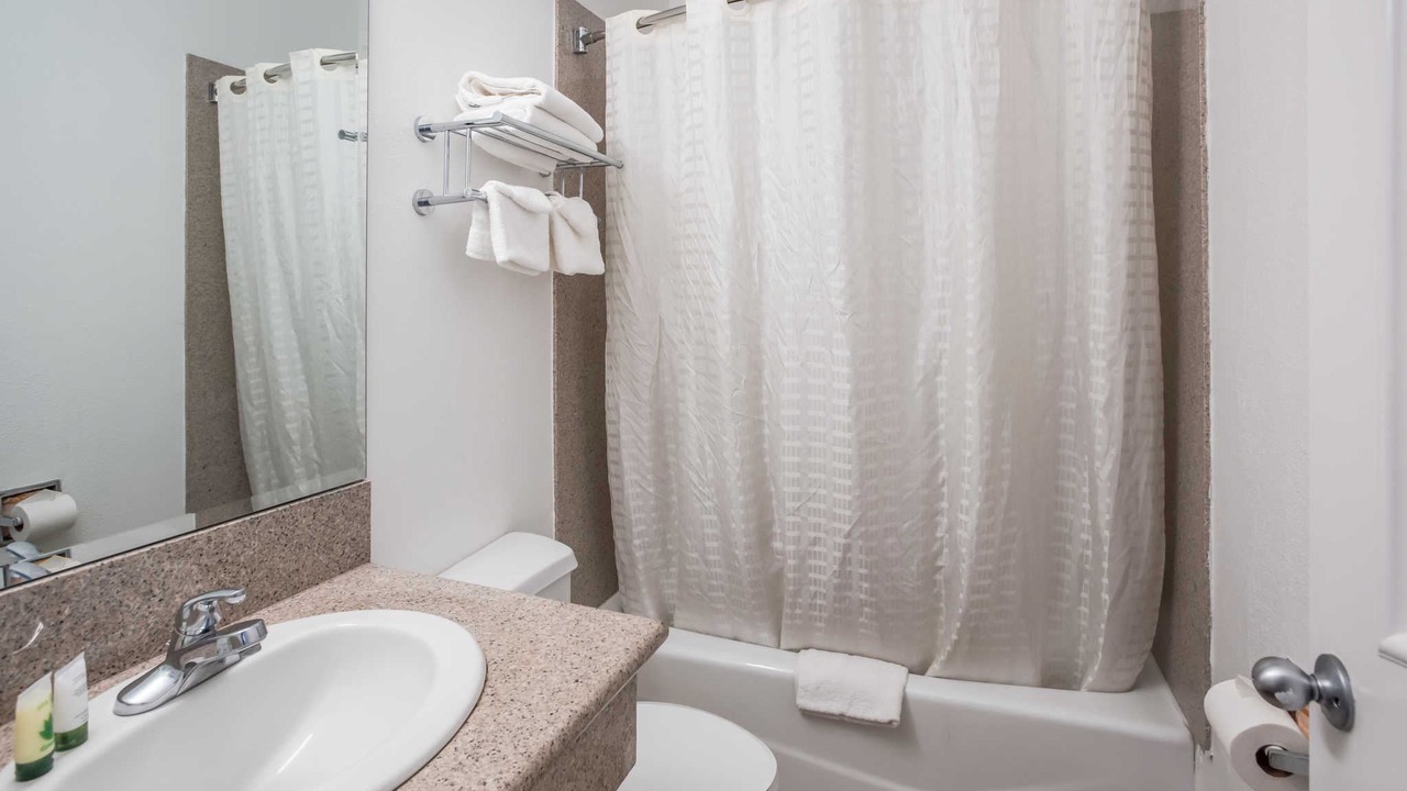 Photo of Bathroom in Lamanda Park