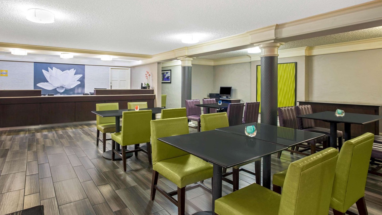 Photo of Livingroom in Downtown