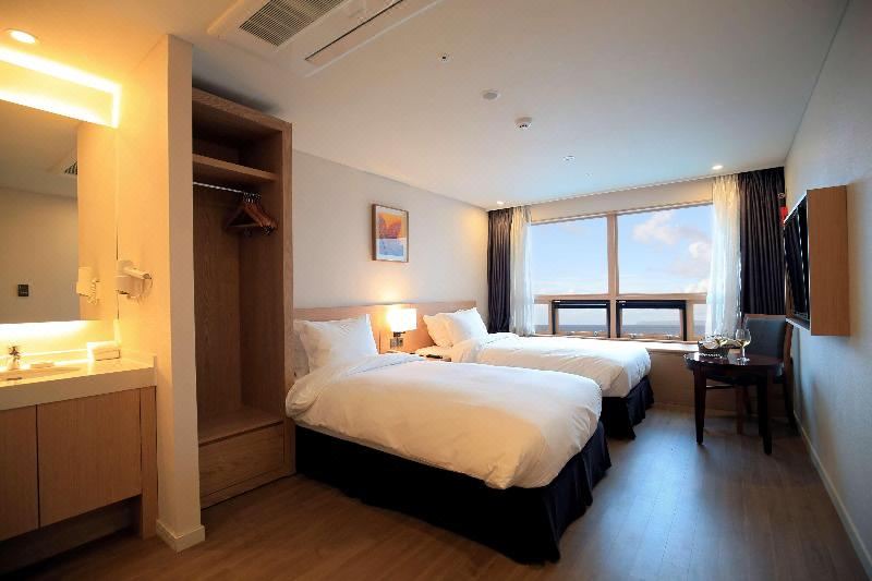 Photo of Bedroom in Lake Forest