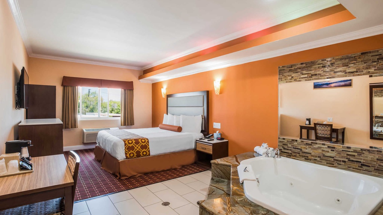Photo of Livingroom in Lamanda Park