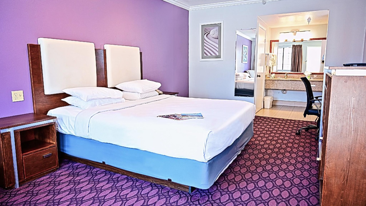 Photo of Bedroom in East Manhattan Beach