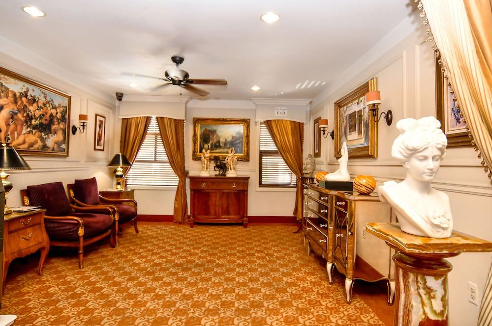 Photo of Livingroom in Downtown