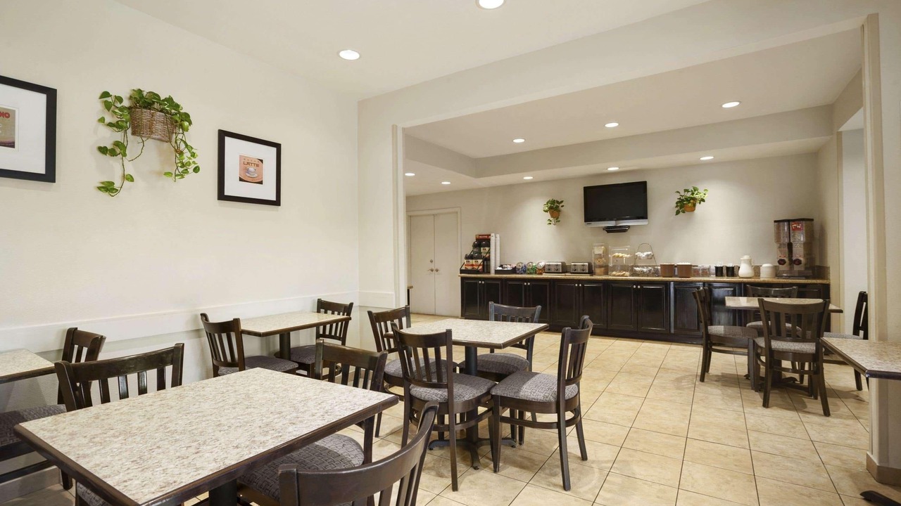 Photo of Livingroom in Midway District