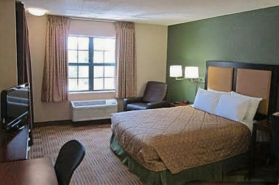 Photo of Bedroom in Lake Forest