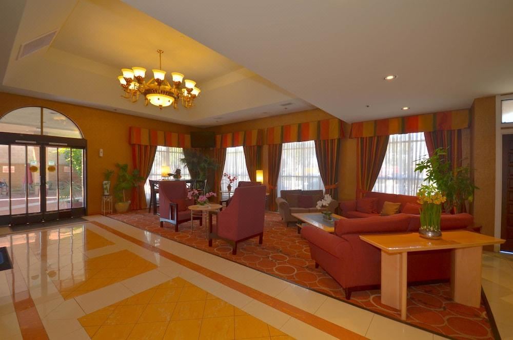 Photo of Livingroom in Lawndale