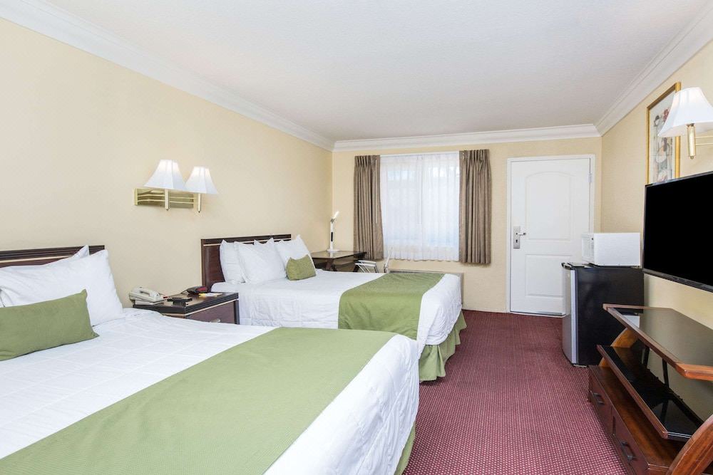 Photo of Bedroom in Duarte