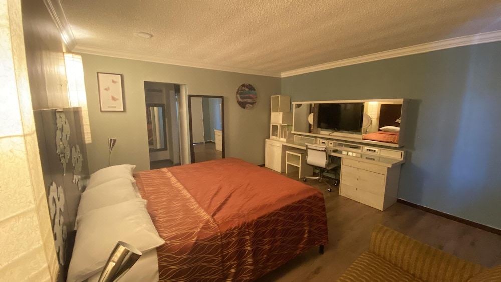 Photo of Bedroom in Orange