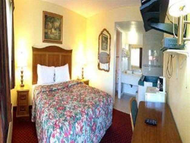 Photo of Bedroom in Northwest Anaheim