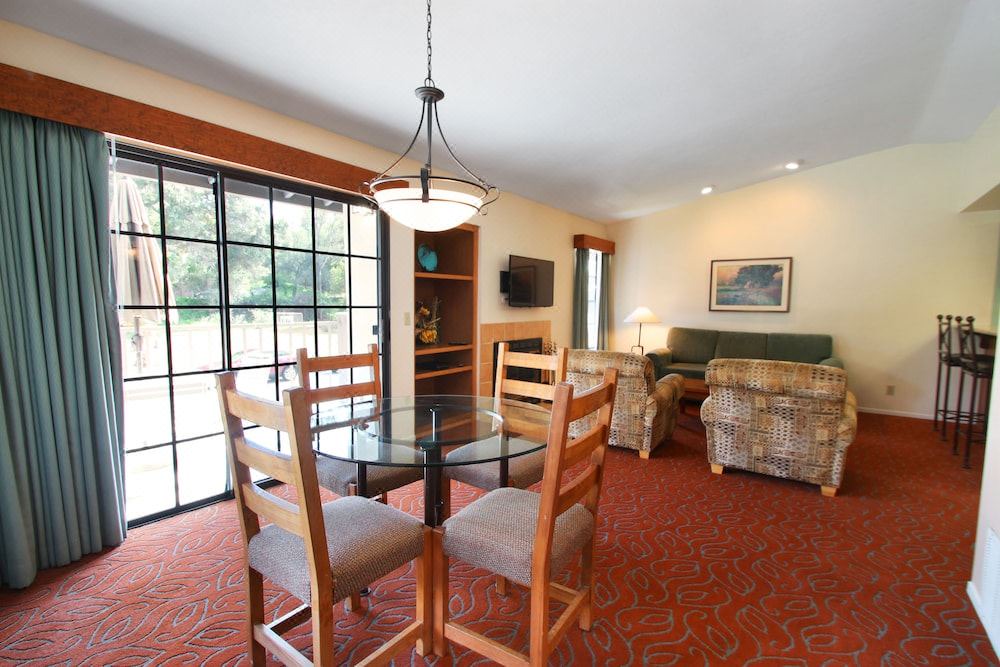 Photo of Livingroom in San Diego Country Estates