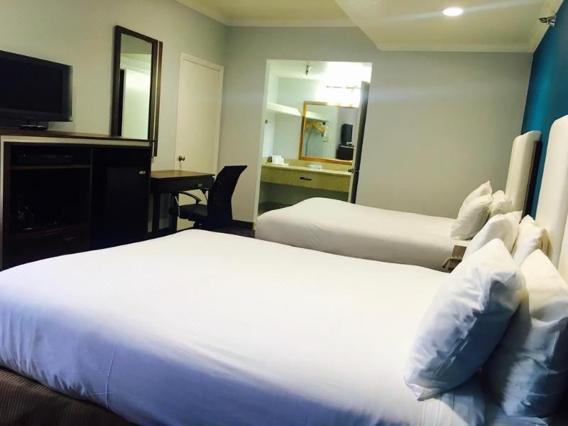 Photo of Bedroom in East Manhattan Beach