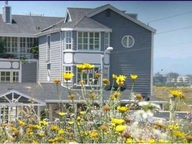 Photo of Buildings in Playa Del Rey