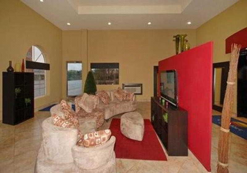 Photo of Livingroom in Wilshire