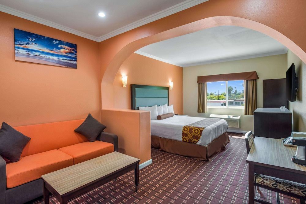 Photo of Livingroom in Lamanda Park