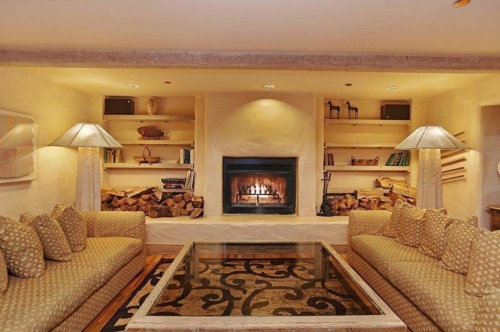 Photo of Livingroom in Old Monterey